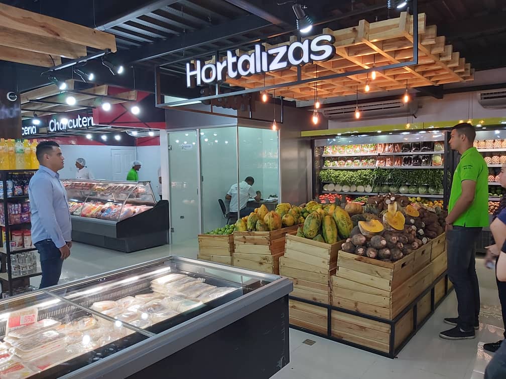 Unimarket — Fachada exterior en Puerto Ordaz